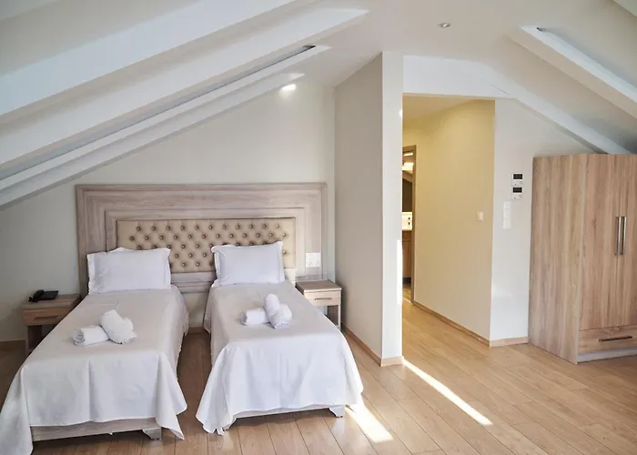 Apartmanhotel Famissi Sofita 7 4*